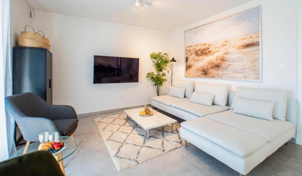 The Grande - Huge Terrace - Amazing Sea Views - Tastefully Furnished - Access To Rooftop Terrace And Gym - Hillside Apartments Rogoznica Rogoznica  Zewnętrze zdjęcie